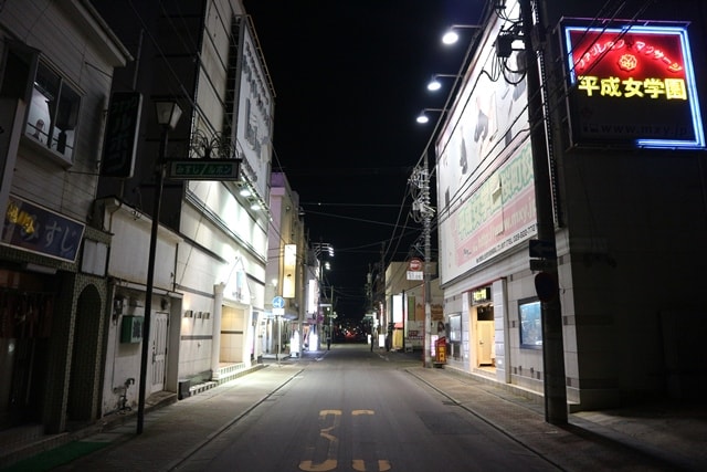 京橋、夜の歓楽街: そこはレトロかアングラか。それでも毎晩賑わう超ディープな夜の繁華街