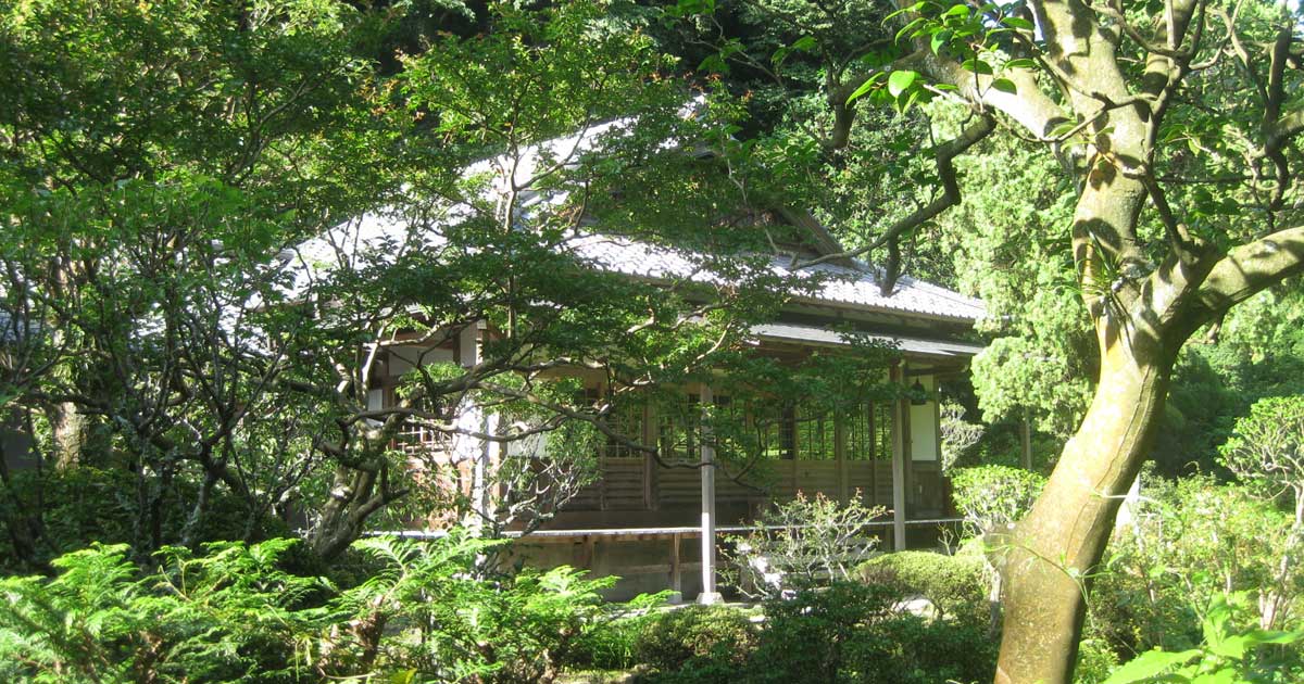 骸の捨て場、鎌倉の地獄谷・回春院～三浦氏怨念漂う大王岩: 神奈川オヤジ歩き