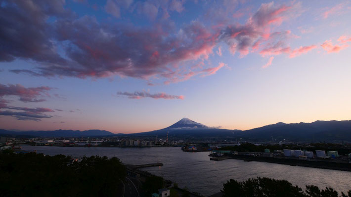 富士市の工場夜景 - 気泡緩衝材エアセルマットの株式会社和泉の「和泉'sブログ」