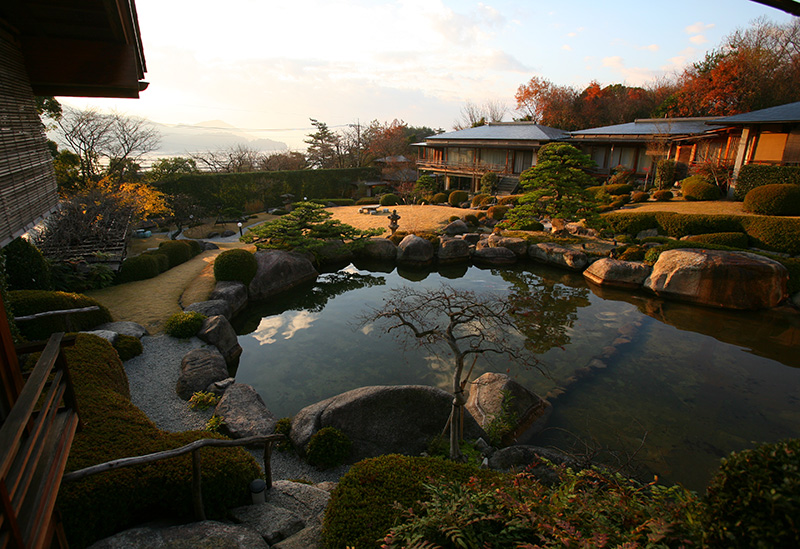 お食事処 石庭 | 銘石が展覧する日本庭園・自然石庭公園｜仙石庭園