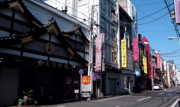 艦〇れ】じゃりん子黒潮 屋外で***と大阪弁スク水マットプレイ 町工場の借金返済の為風俗で働く少女…「ウチは日本一不幸な〇娘やねん」 - 