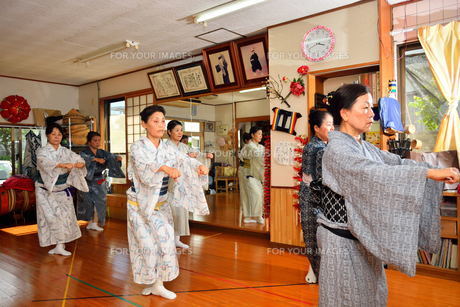 宮古島／琉球舞踊道場の夫人の写真素材 [FYI00373343] |