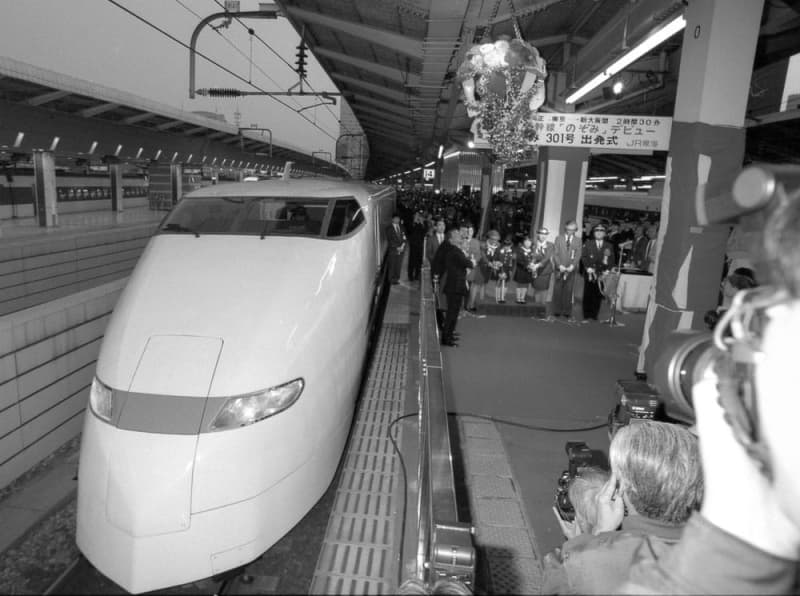 ファイル:Shinkansen0-N700.JPG - Wikipedia