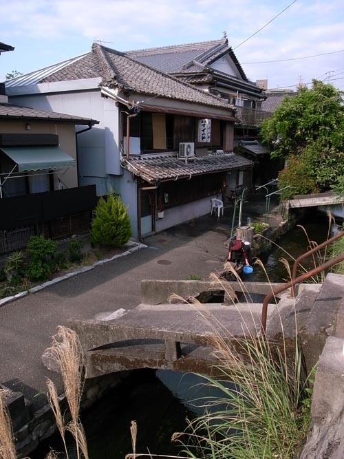 高知市玉水町周辺の映画館 - 振り返ればロバがいる