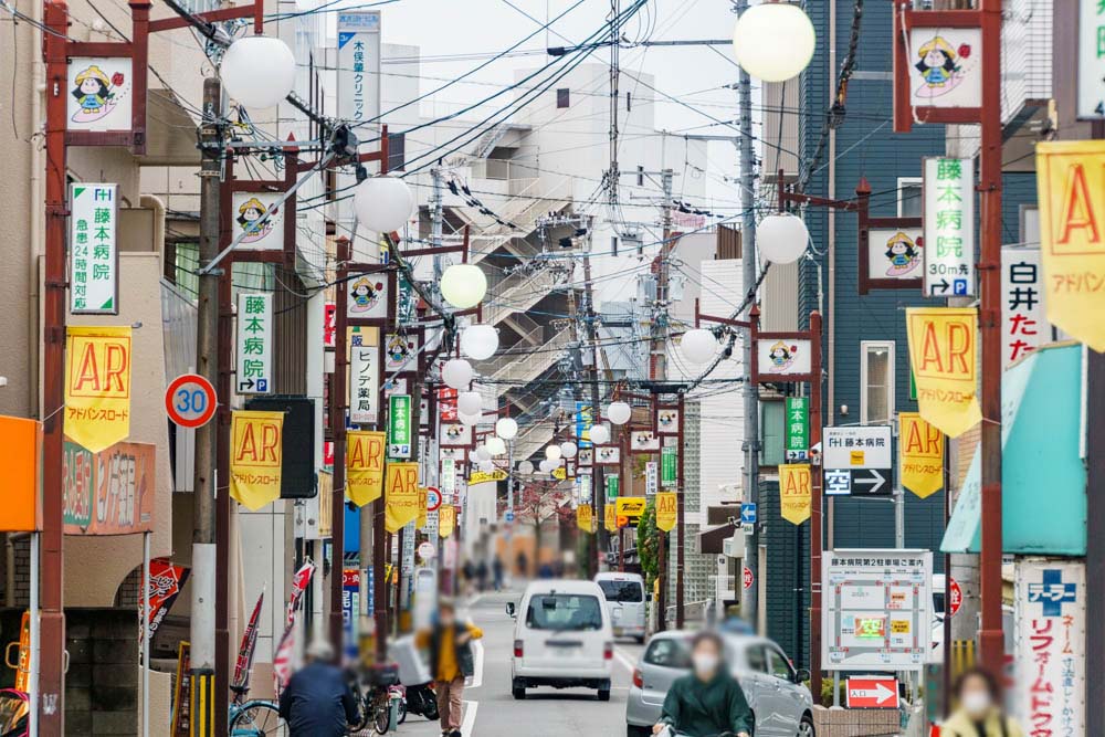 旧1号線沿いのホテル「おとぼけビーバー ケセラセラ」の前の名前はなに？【ねやがわクイズ】 -