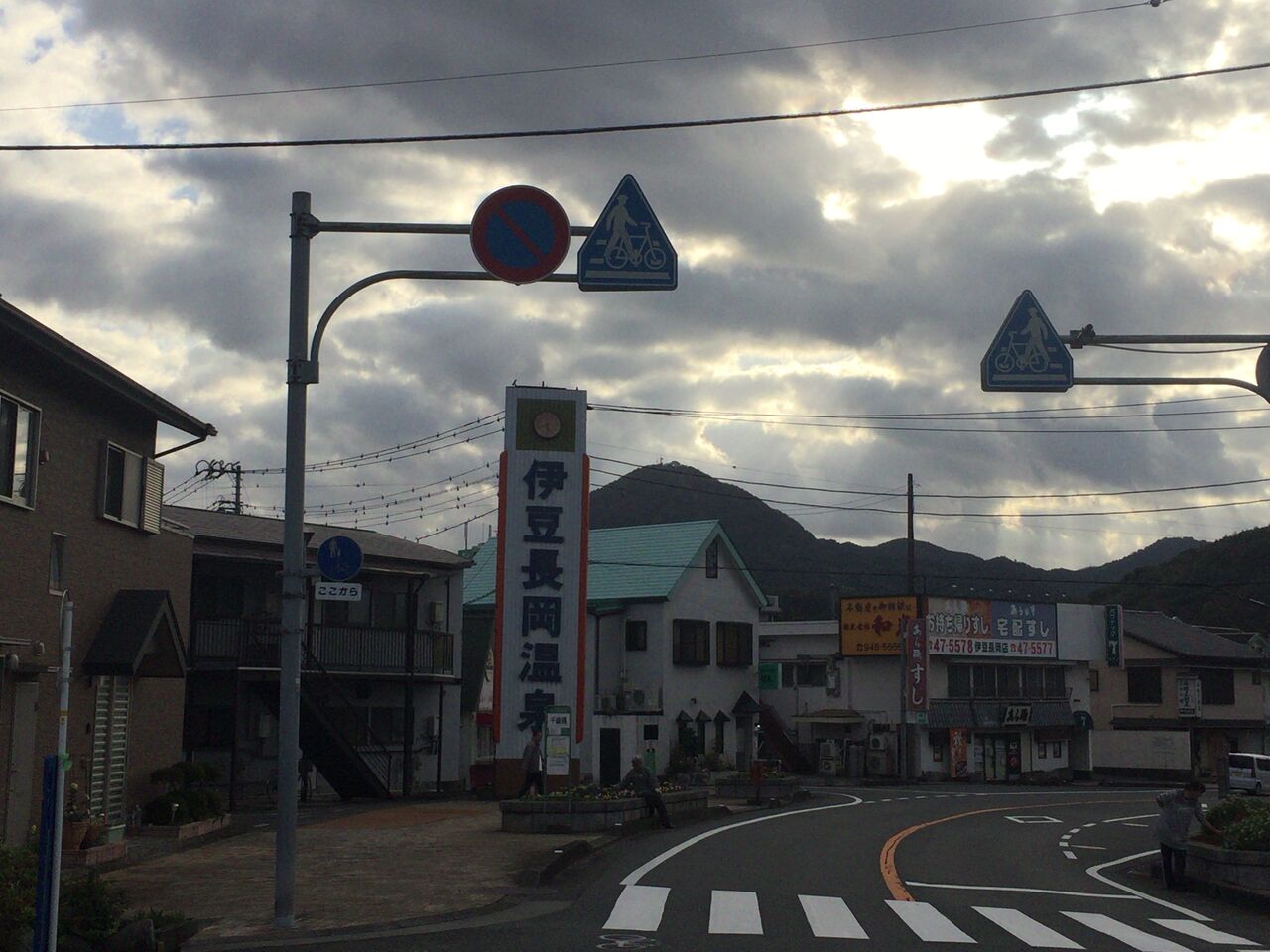 伊豆の国市】静岡屈指のアングラ温泉街「伊豆長岡温泉」の胡散臭い街並み - 新日本DEEP案内