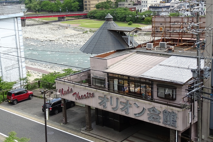 日本三名泉『下呂温泉』♨️ - 共同浴場で外浴や足湯を楽しもう！ |