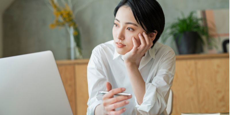 職場でなめられる】学生時代から変わらないいじられキャラ。我慢とあきらめを繰り返す、気弱な女性の苦悩（画像2/16） - レタスクラブ