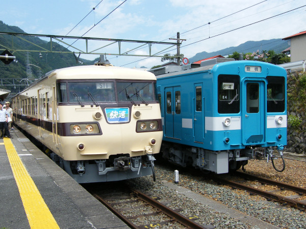 れとろ駅舎 中部天竜駅