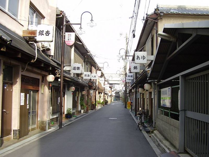 歴史と現代が交差する場所—飛田新地 | オーサカレッド