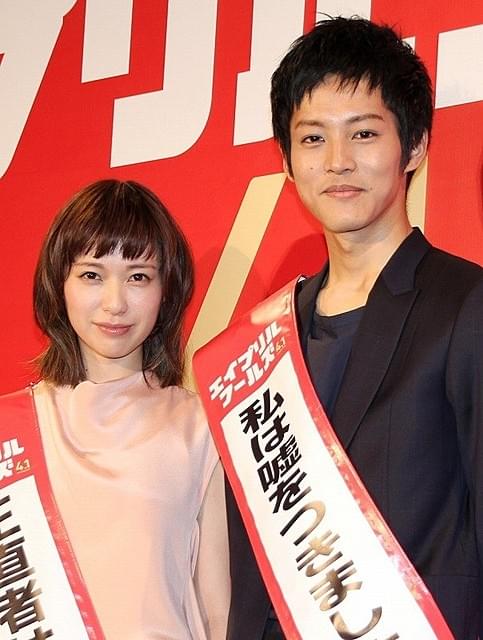 女優【福原遥】サン、おっぱい！スーツ上着脱いでパッツン微乳を突き出してしまう : 今日のパトロール日誌