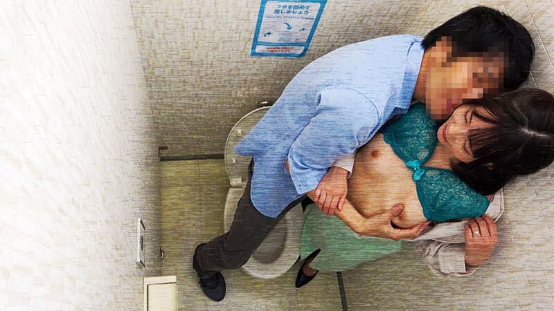 エロ体験談】会社のトイレで汗だくエッチ - メンズサイゾー