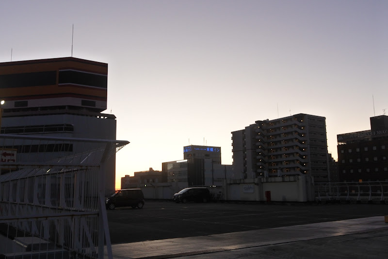 群馬県太田市の夜の繁華街を調査。 スバルの企業城下町の太田市。出張者も多いからか夜の店が多いです。駅前から南に行く目抜き通りや周辺の通りに夜の店が。  フィリピンパブは多く、韓国スナックやタイスナックも。熟女パブやモーミヤンなる名前から連想出来る店も。 表