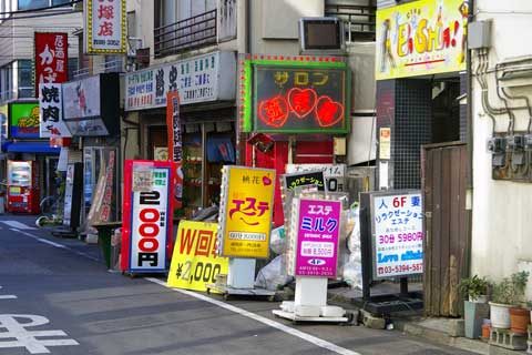 那覇にある沖縄有数の歓楽街「桜坂」とオリオンビールの深〜い関係 – オリオンストーリー