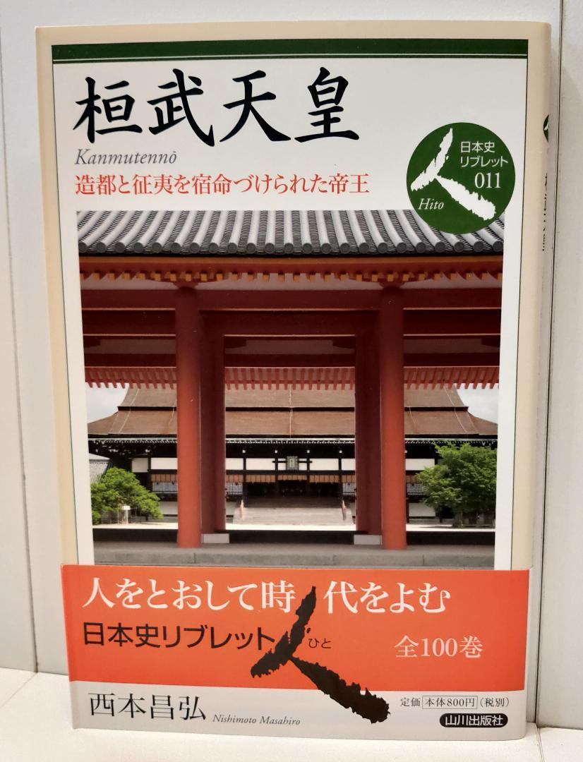 プチブーム中！「手首スカーフぐるぐる巻き」｜＠BAILA