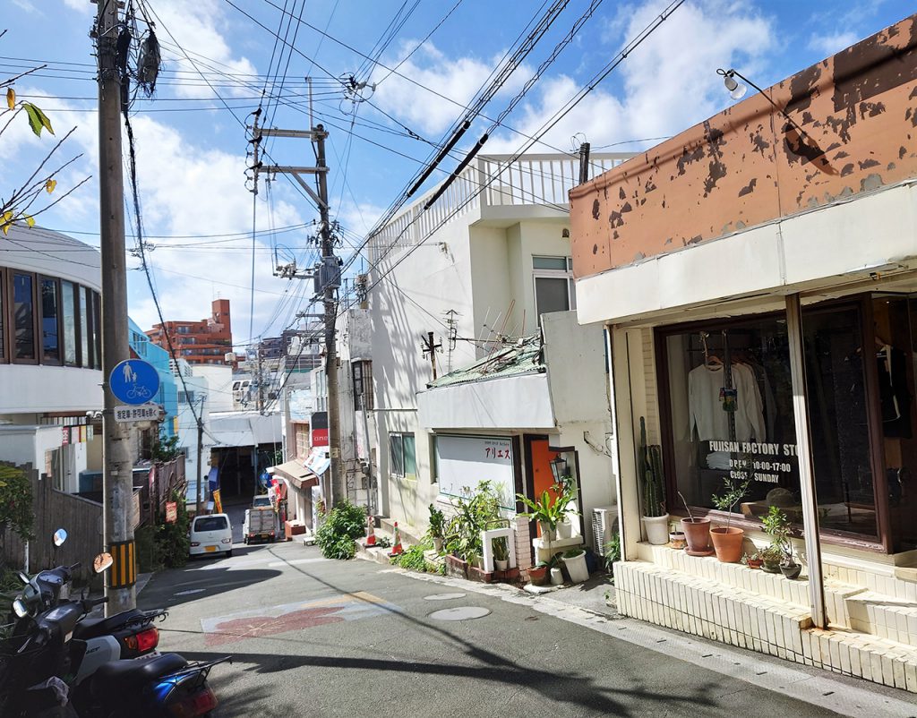 歓楽街 不安抱え接客／「生活守るため営業」／那覇市松山 ／ | 沖縄タイムス＋プラス