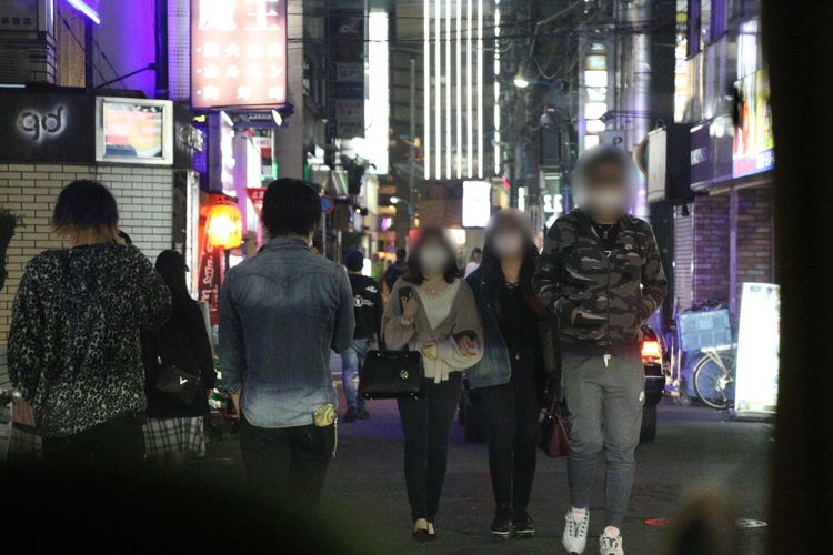 東京都》六本木の街並み・夜の歓楽街の写真素材 [76122849] -