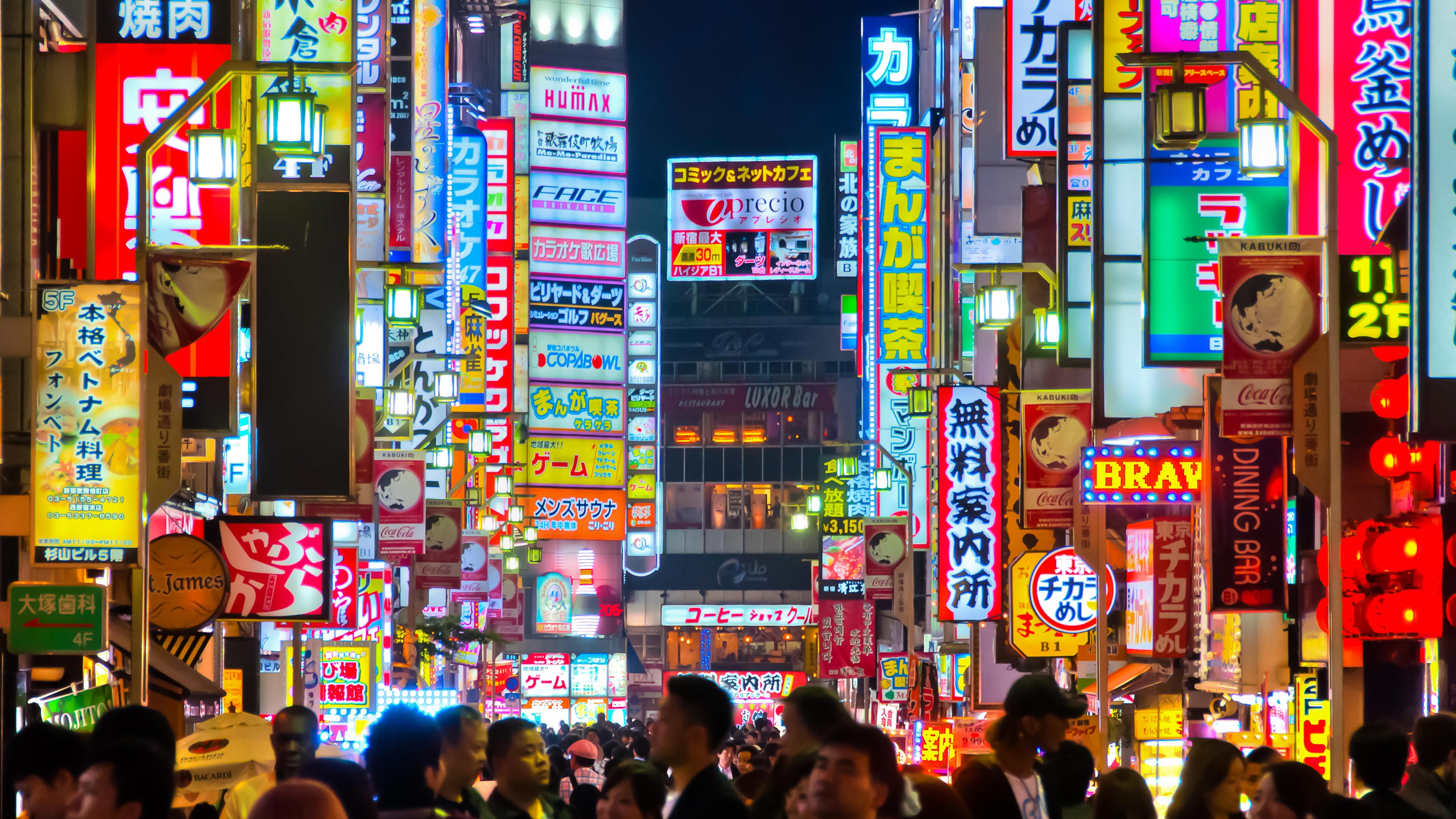 ニューハーフのママのギター生演奏とお喋りでお酒の美味しさ・増し増し | OSAKA