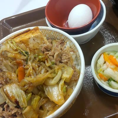 mode | 今日は暑かったので、早めに帰宅して、すき家のうな丼＋とん汁サラダセット（和風ドレッシング）でした😋 #すき家 #うな丼