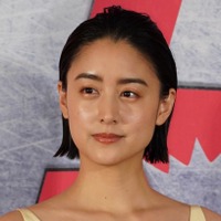 混合美尻 美脚 着エロ 生写真 峯岸みなみ