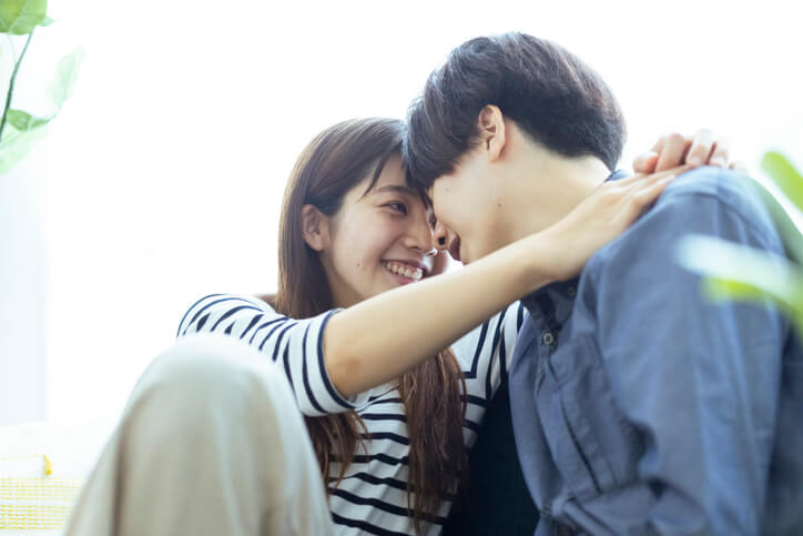 濃密な愛情表現ができる「オブラートキス」やり方＆コツ - モデルプレス