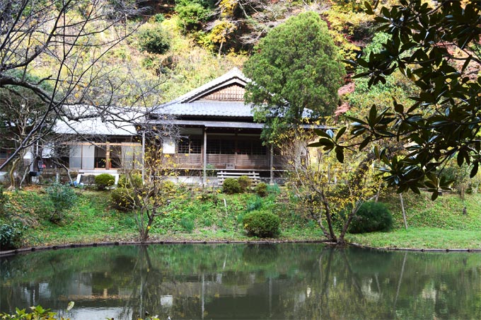 回春院（建長寺塔頭）| 大覚池の大亀伝説と深山幽谷な自然豊かな谷戸