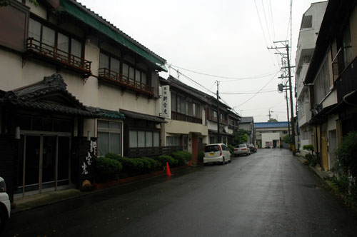 令和に残る昭和レトロな風景　豊橋市の小池遊郭「有楽荘」