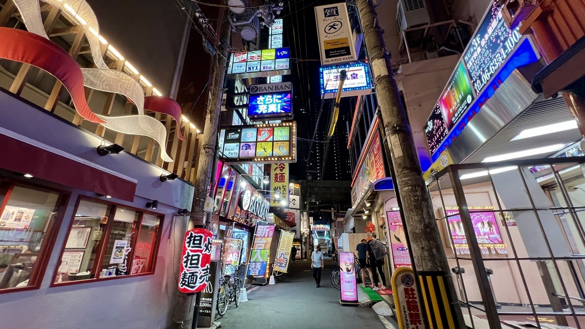 東京都》六本木の街並み・夜の歓楽街の写真素材 [76122849] - PIXTA