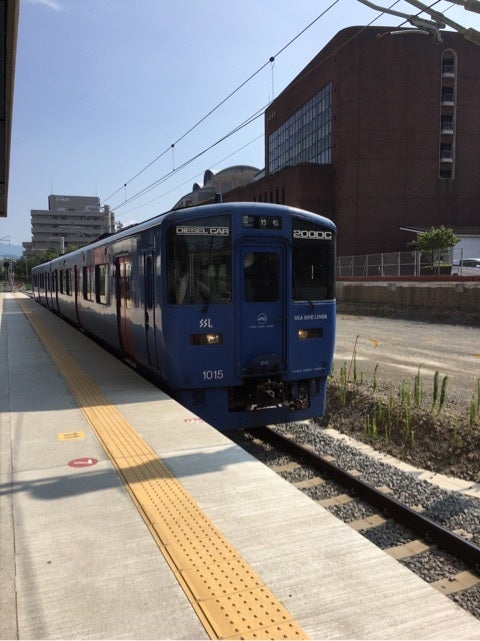 12月11日長崎17:24、快速シーサイドライナー佐世保ゆき、4両編成で、停車駅は浦上、現川、喜々津、諫早、大村、竹松、彼杵、川棚、ハウステンボス、早岐、大塔、日宇です。  #JR九州 #長崎駅